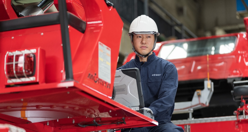 活躍する自動車整備士 イメージ